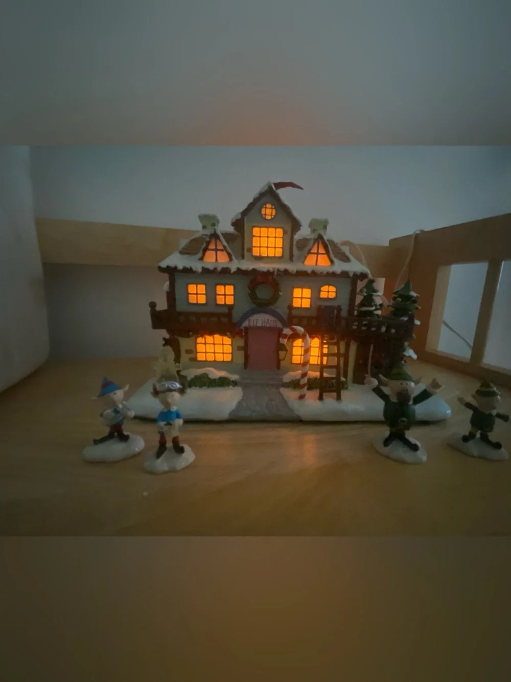 Hawthorn Village Rudolph Christmas Town Elf Haus Dormitory 2004 with CO